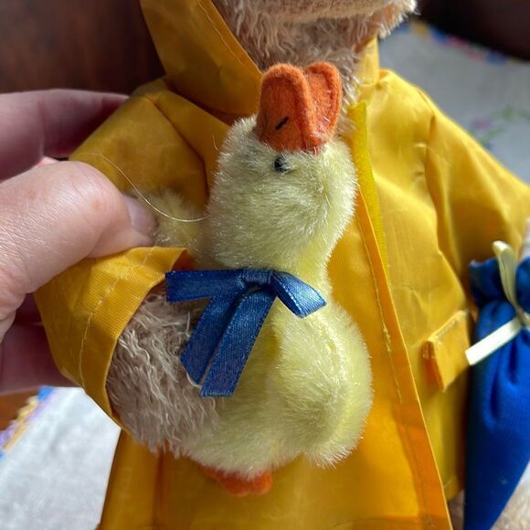 Vintage Terry’s Village Omaha Nebraska plush Teddy in rain Duck umbrella - Picture 4 of 11